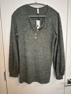 NWT Ribbed Henley Pullover Sweater in Olive Green size small